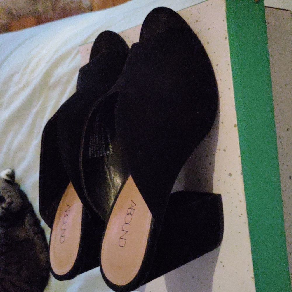 Women's shoes - Picture 2 of 5